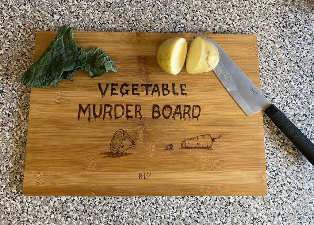Vegetable Murder Board – Funny Handmade Bamboo Chopping Board | Kitchen Decor | Dark Humour Gift for Foodies (medium size 20x30cm)